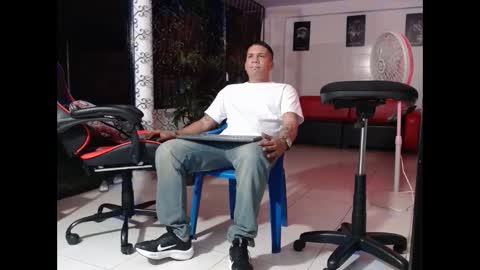 Snapshot of damyan_2003 chatting on January 2025 12:49:01 AM damyan_2003 online show from January 2025 12:49:01 AM