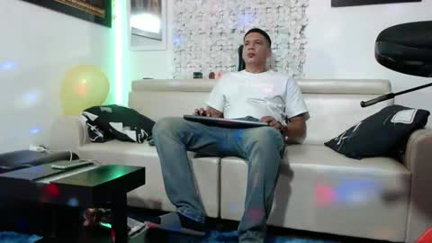 Snapshot of damyan_2003 chatting on January 2025 02:52:02 PM damyan_2003 online show from January 2025 02:52:02 PM