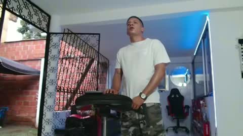 Snapshot of damyan_2003 chatting on February 2025 10:31:01 PM damyan_2003 online show from February 2025 10:31:01 PM