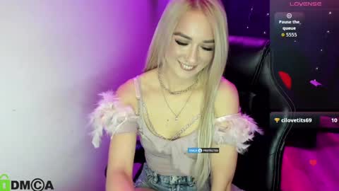 dances_queen online show from May 2026 07:24:01 AM