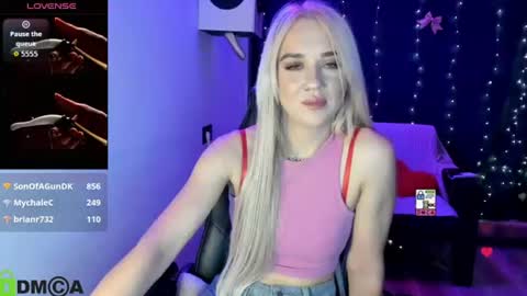 dances_queen online show from June 2026 10:15:01 AM