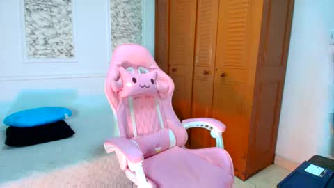 Danella Houston online show from November 2025 01:11:01 PM