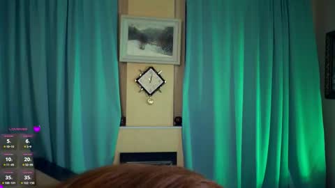 Astrid online show from October 2025 08:18:01 PM