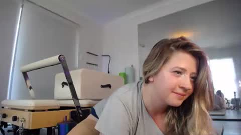 Snapshot of dani_does_pilates chatting on December 2025 01:24:02 AM Dani Sunshine online show from December 2025 01:24:02 AM