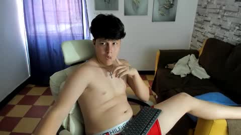 Snapshot of daniel_leon_c chatting on May 2026 06:27:01 PM daniel_leon_c online show from May 2026 06:27:01 PM