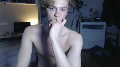 Snapshot of daniel_yumm chatting on April 2026 03:50:01 AM Daniel online show from April 2026 03:50:01 AM
