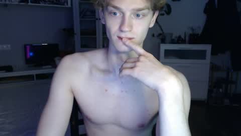 Snapshot of daniel_yumm chatting on May 2026 01:12:02 AM Daniel online show from May 2026 01:12:02 AM