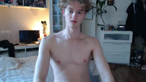 Snapshot of daniel_yumm chatting on May 2026 02:39:01 AM Daniel online show from May 2026 02:39:01 AM
