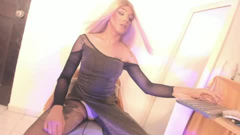 danielamay00 online show from June 2026 07:20:01 PM