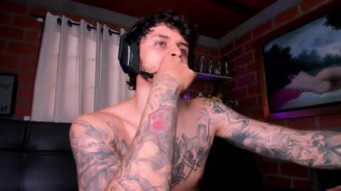 Snapshot of daniele_bunny chatting on January 2025 06:32:01 PM Daniele Bunny online show from January 2025 06:32:01 PM