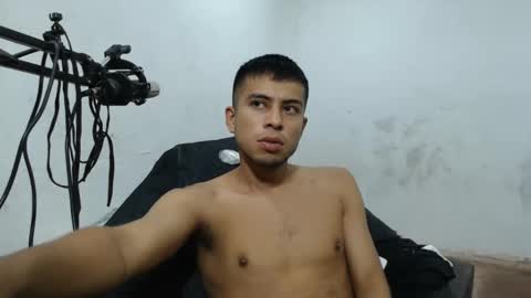 Snapshot of danielitopapii chatting on December 2024 08:18:01 PM danielitopapii online show from December 2024 08:18:01 PM