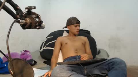 Snapshot of danielitopapii chatting on December 2024 10:57:02 PM danielitopapii online show from December 2024 10:57:02 PM