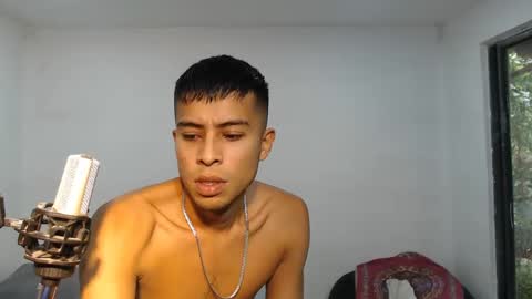 Snapshot of danielitopapii chatting on January 2025 05:21:01 PM danielitopapii online show from January 2025 05:21:01 PM