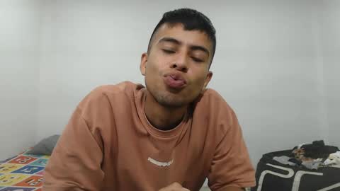 Snapshot of danielitopapii chatting on February 2025 03:03:01 PM danielitopapii online show from February 2025 03:03:01 PM