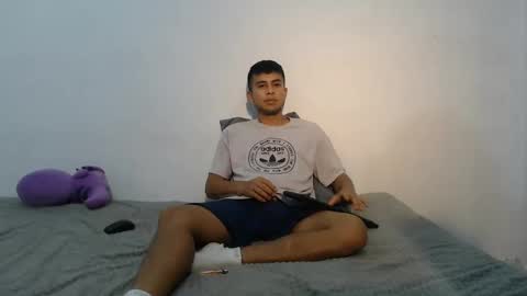 Snapshot of danielitopapii chatting on February 2025 05:01:01 AM danielitopapii online show from February 2025 05:01:01 AM