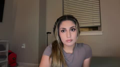daniellarae1 online show from May 2026 04:17:02 AM
