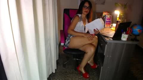 Snapshot of danielle_rose_ chatting on April 2026 02:41:01 PM Angie online show from April 2026 02:41:01 PM