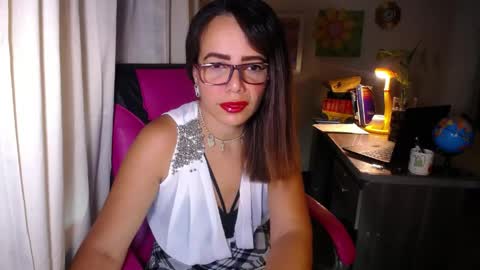 Snapshot of danielle_rose_ chatting on May 2026 06:12:02 PM Angie online show from May 2026 06:12:02 PM