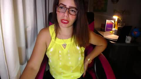Snapshot of danielle_rose_ chatting on May 2026 02:13:01 PM Angie online show from May 2026 02:13:01 PM