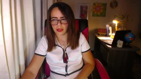 Snapshot of danielle_rose_ chatting on May 2026 05:31:01 PM Angie online show from May 2026 05:31:01 PM