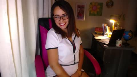 Snapshot of danielle_rose_ chatting on May 2026 04:44:02 PM Angie online show from May 2026 04:44:02 PM