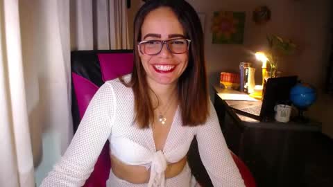 Snapshot of danielle_rose_ chatting on May 2026 02:12:01 PM Angie online show from May 2026 02:12:01 PM