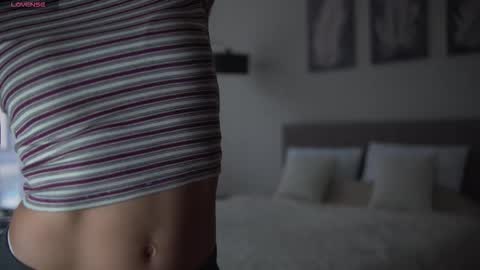 Snapshot of danielle_thomas chatting on September 2025 03:23:02 PM Danielle online show from September 2025 03:23:02 PM