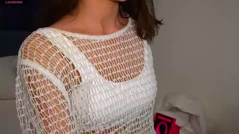 Snapshot of danielle_thomas chatting on February 2026 07:28:01 PM Danielle online show from February 2026 07:28:01 PM