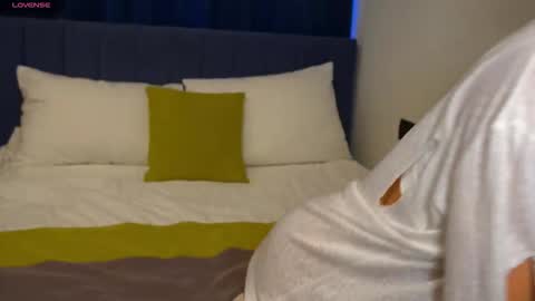 Snapshot of danielle_thomas chatting on February 2026 02:24:02 PM Danielle online show from February 2026 02:24:02 PM