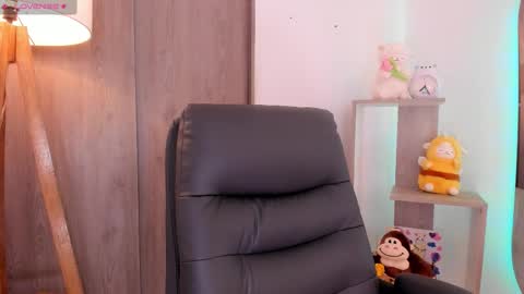 Snapshot of daniellerose_ chatting on October 2025 09:37:01 PM Danielle Rose online show from October 2025 09:37:01 PM