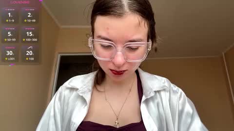 Mia online show from November 2025 07:47:02 AM