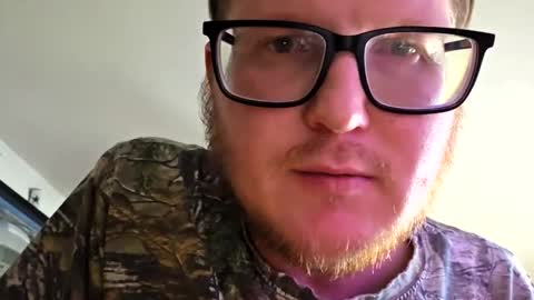 Snapshot of danielp_mod_cb chatting on October 2025 09:22:01 PM Daniel y. online show from October 2025 09:22:01 PM