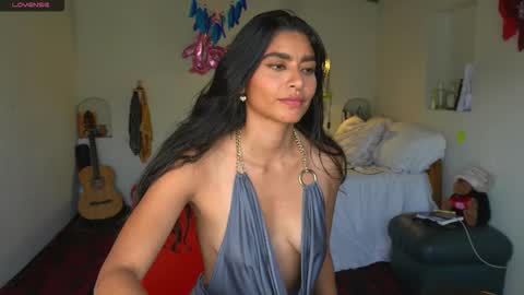 danalle .. online show from November 2025 09:24:02 PM