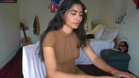 danalle .. online show from December 2025 05:29:01 PM