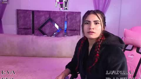 Danilu and Eva online show from November 2025 07:05:02 PM