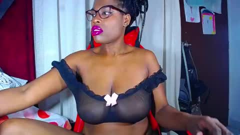 Snapshot of danisabrownn chatting on November 2025 07:12:01 PM danisabrownn online show from November 2025 07:12:01 PM