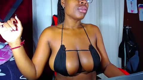 Snapshot of danisabrownn chatting on December 2025 01:42:01 PM danisabrownn online show from December 2025 01:42:01 PM