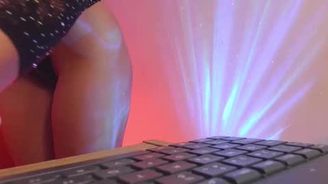 Snapshot of danmsel chatting on October 2025 04:37:01 PM Pau online show from October 2025 04:37:01 PM