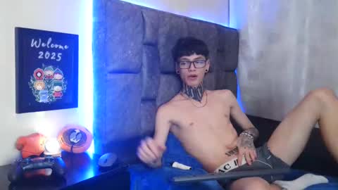 Snapshot of dann_brown chatting on January 2025 03:38:02 AM Dann Brown online show from January 2025 03:38:02 AM