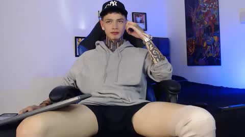 Snapshot of dann_brown chatting on May 2026 01:58:01 AM Dann Brown online show from May 2026 01:58:01 AM