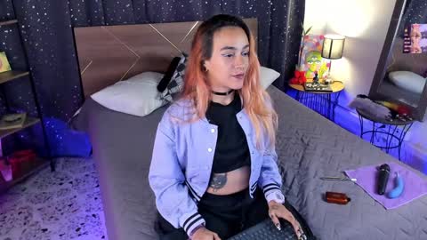 Snapshot of danna__castle chatting on December 2024 05:07:01 AM Dannacastle online show from December 2024 05:07:01 AM