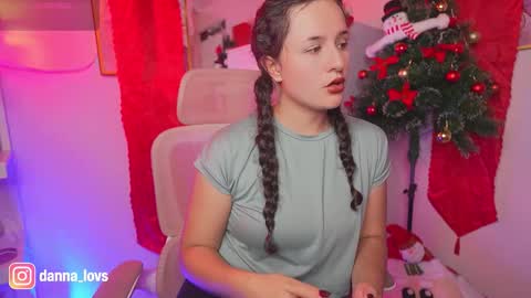 Danna Lovs online show from November 2025 05:33:01 PM