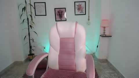 Danna online show from May 2026 12:08:02 AM