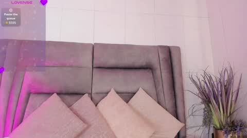 Danna online show from April 2026 07:19:02 PM