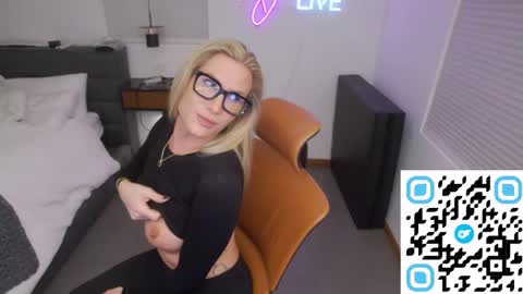 Snapshot of dannidaniels chatting on January 2025 06:45:01 AM DANNI DANIELS online show from January 2025 06:45:01 AM