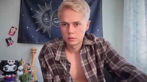 Snapshot of danny_love01 chatting on October 2025 01:18:01 PM danny online show from October 2025 01:18:01 PM