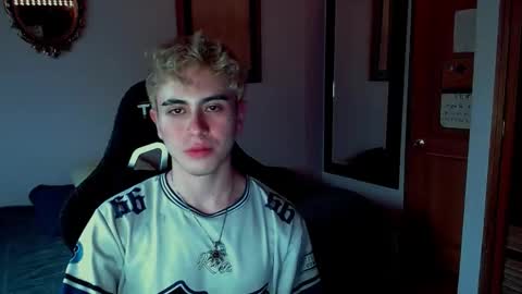 Snapshot of danteobscuro chatting on December 2025 10:29:02 PM danteobscuro online show from December 2025 10:29:02 PM