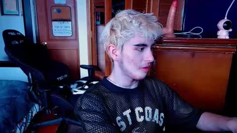 Snapshot of danteobscuro chatting on December 2025 05:09:01 PM danteobscuro online show from December 2025 05:09:01 PM