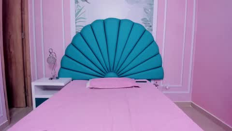 Daphne  online show from January 2025 11:28:02 AM