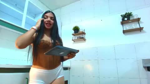 daphne_gloww online show from June 2026 02:05:01 PM